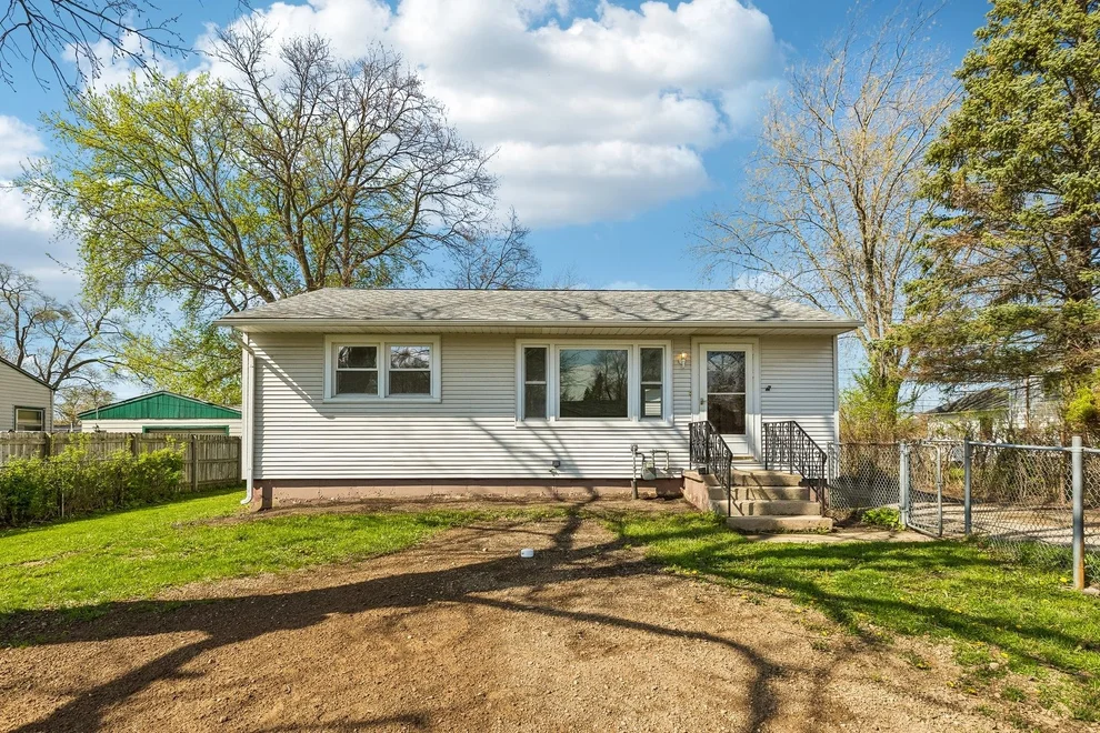 Unit for sale at 2716 Mohawk Road, Waukegan, IL 60087