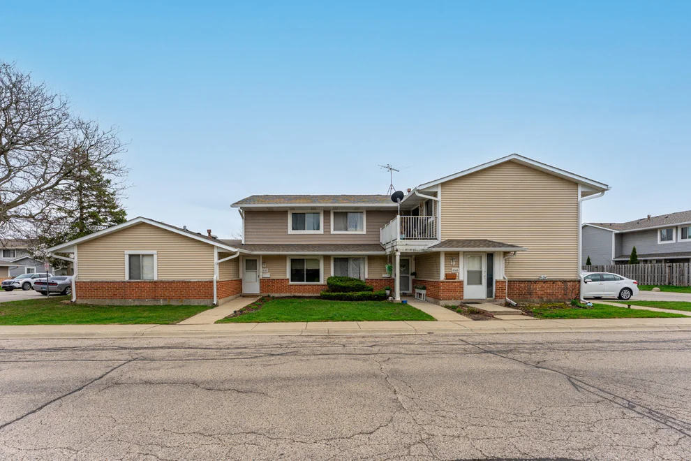 Unit for sale at 6102 Kit Carson Drive, Hanover Park, IL 60133