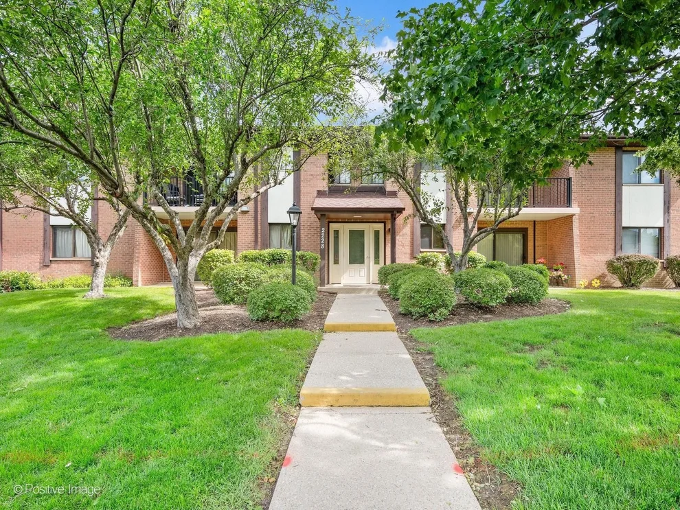 Unit for sale at 2228 Wharf Drive, Woodridge, IL 60517