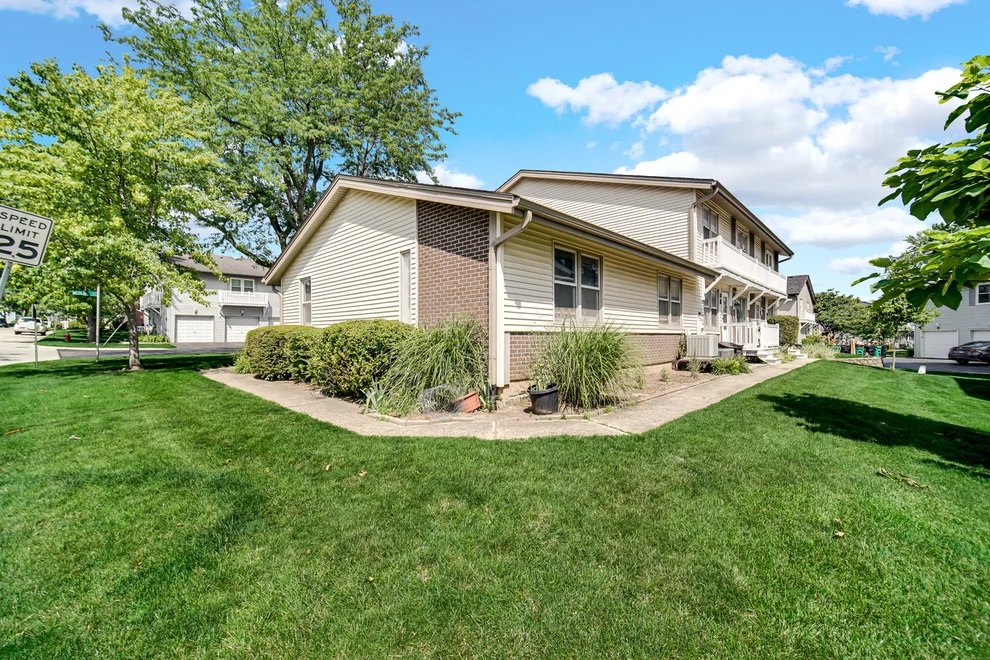 Unit for sale at 317 Lincoln Court, Bloomingdale, IL 60108