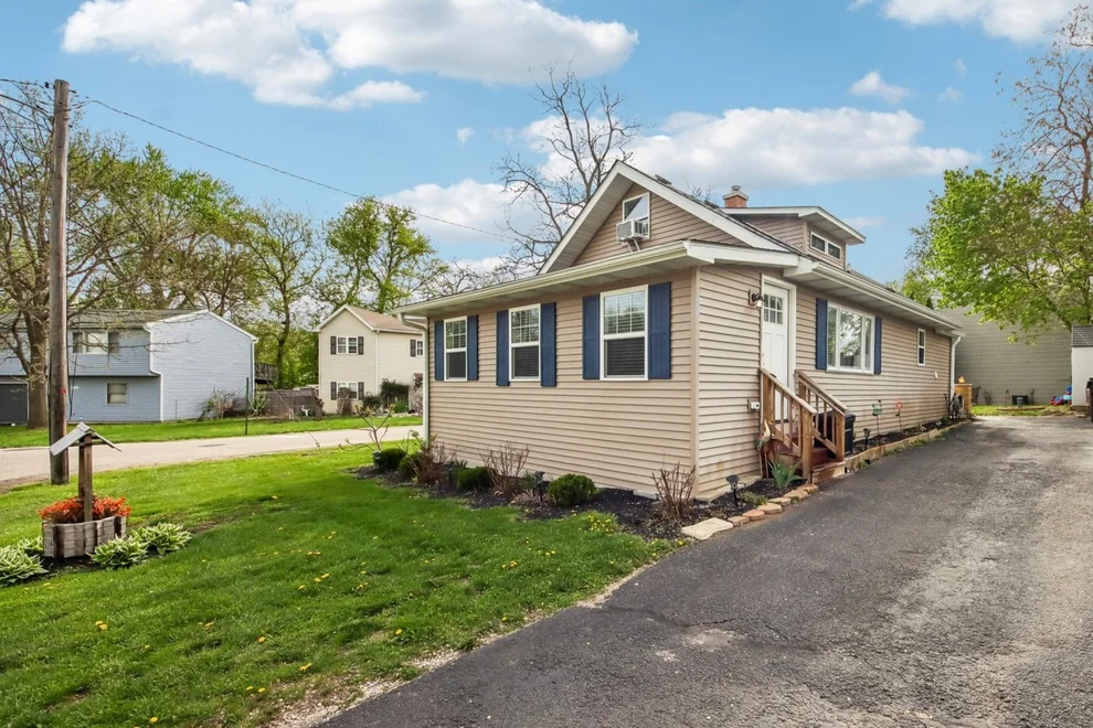Unit for sale at 316 Lily Lane, Lakemoor, IL 60051