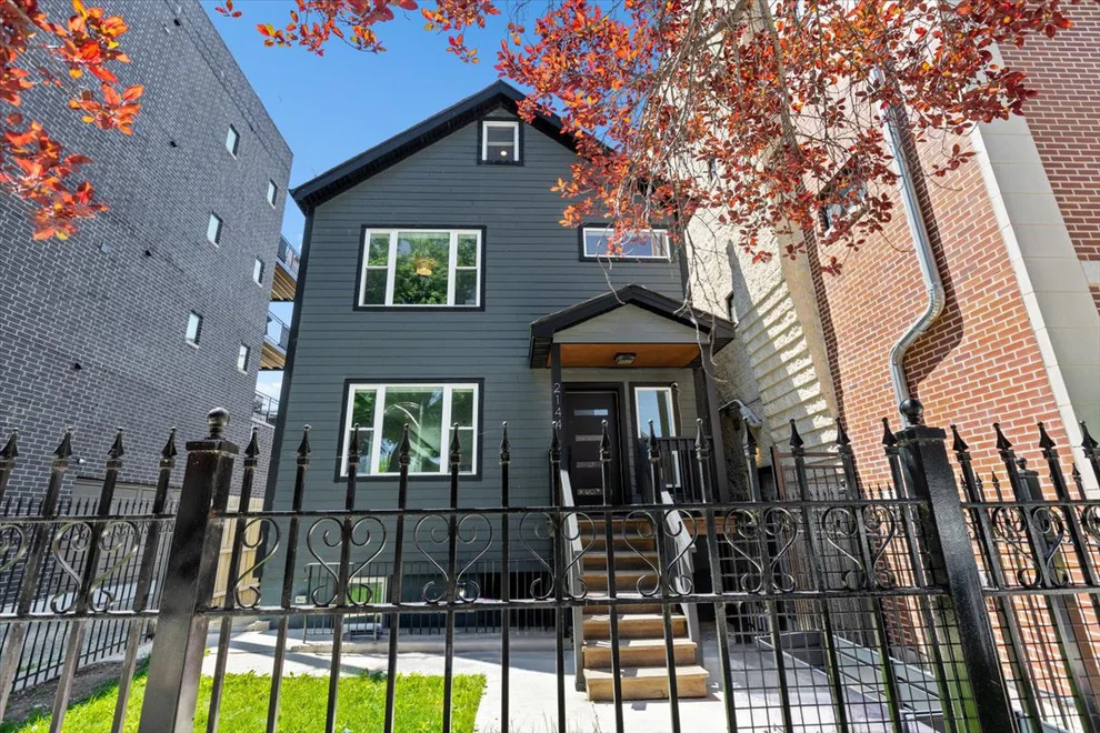 Unit for sale at 2144 N Rockwell Street, Chicago, IL 60647