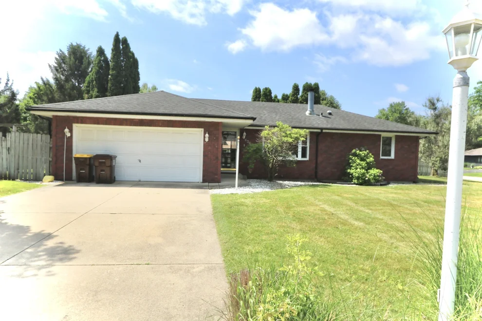 Unit for sale at 6300 Weathervane Lane, Machesney Park, IL 61115