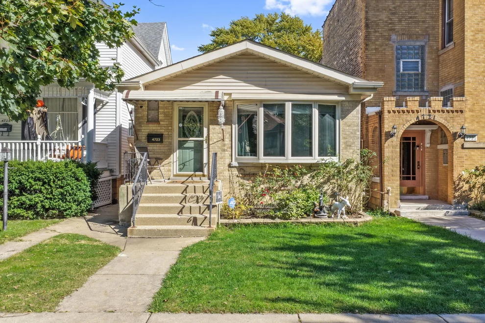 Unit for sale at 4723 N Kilbourn Avenue, Chicago, IL 60630