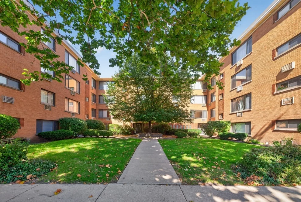 Unit for sale at 2710 W LUNT Avenue, Chicago, IL 60645