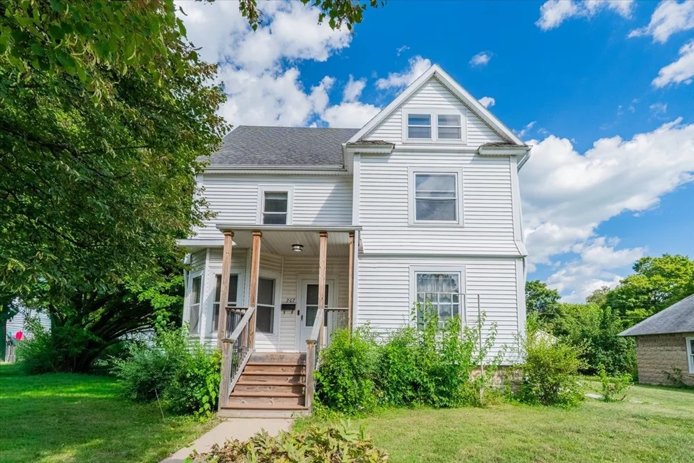 Unit for sale at 207 N Oak Street, Lexington, IL 61753