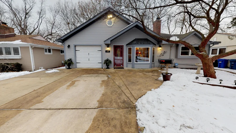 Unit for sale at 129 N Woodlawn Street, Wheaton, IL 60187