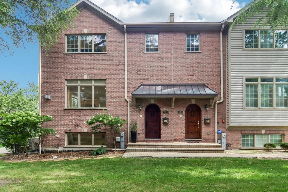 Unit for sale at 463 Summit Avenue, Park Ridge, IL 60068