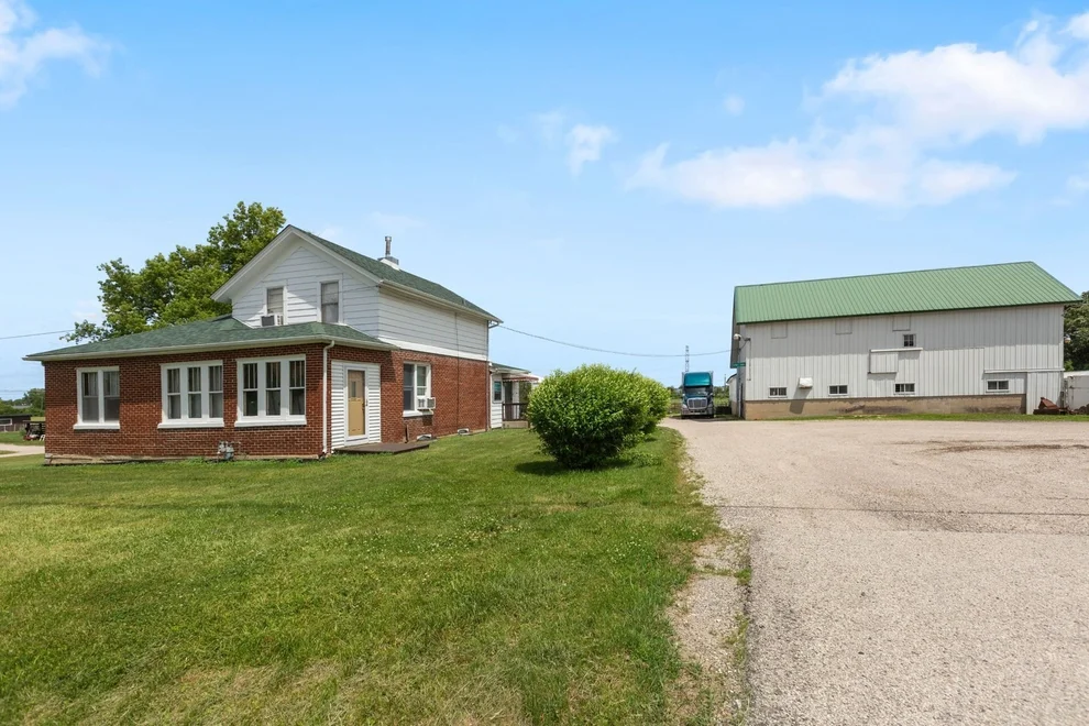 Unit for sale at 39525 N Delany Road, Wadsworth, IL 60083