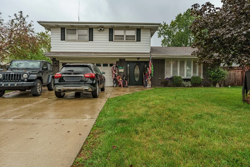 Unit for sale at 3N458 Patricia Lane, Elmhurst, IL 60126