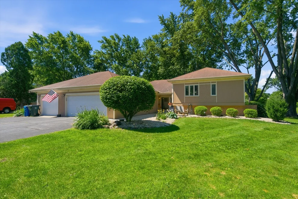 Unit for sale at 22 Plum Court, Sleepy Hollow, IL 60118