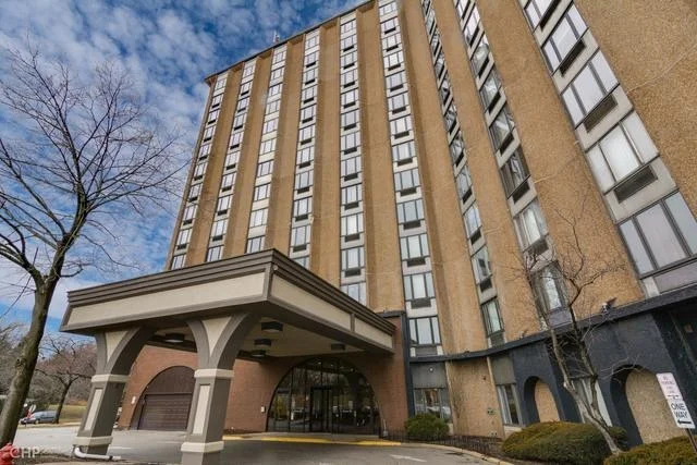 Unit for sale at 1 Renaissance Place, Palatine, IL 60067