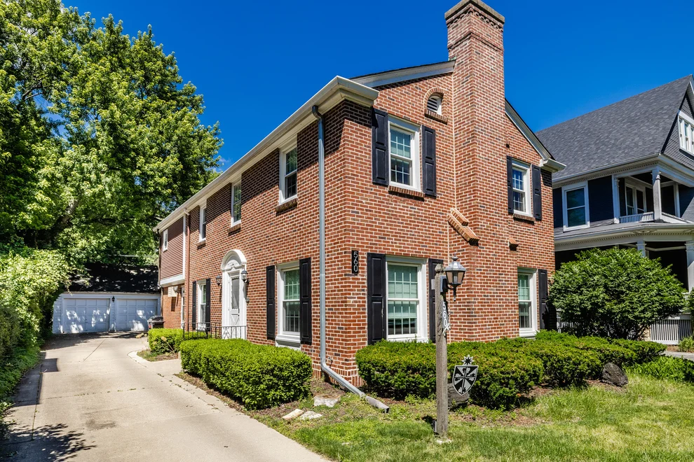 Unit for sale at 560 park Avenue, River Forest, IL 60305