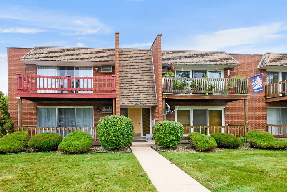 Unit for sale at 539 N Pleasant Drive, Glenwood, IL 60425