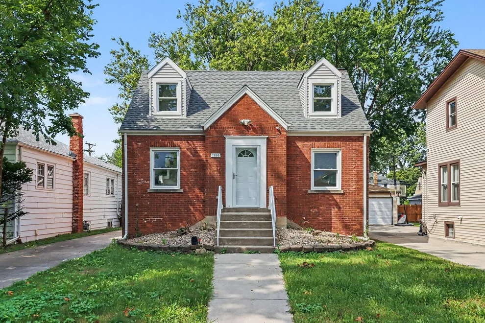 Unit for sale at 1934 S 6th Avenue, Maywood, IL 60153