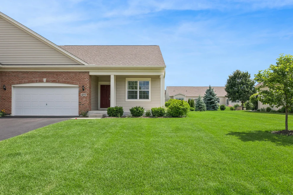 Unit for sale at 459 Fairlane Drive, Gilberts, IL 60136