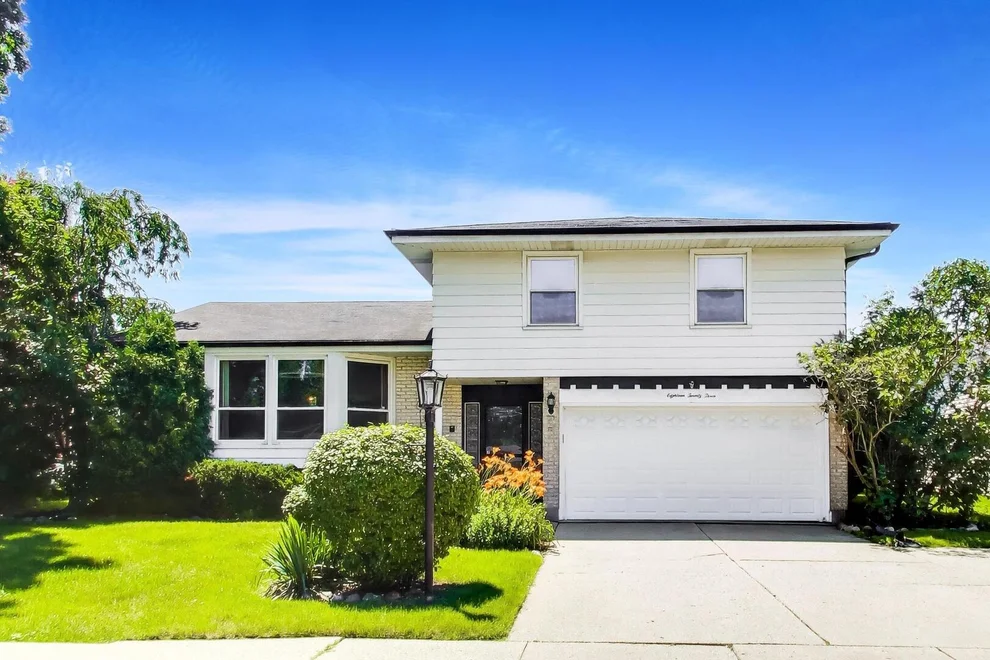 Unit for sale at 1823 E CAMP MCDONALD Road, Mount Prospect, IL 60056