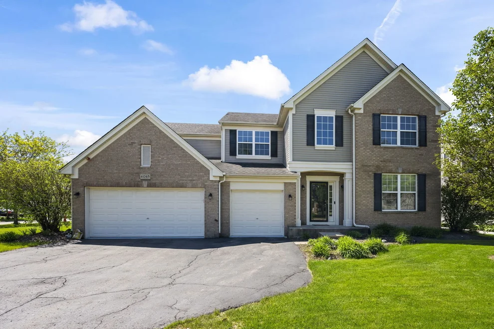 Unit for sale at 6065 Irene Drive, Hoffman Estates, IL 60192