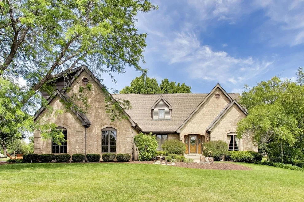 Unit for sale at 214 Red Bud Circle, Sleepy Hollow, IL 60118