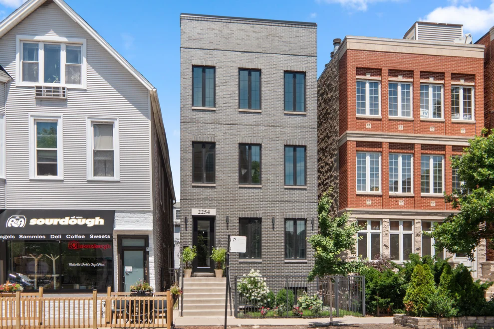 Unit for sale at 2254 W Roscoe Street, Chicago, IL 60618