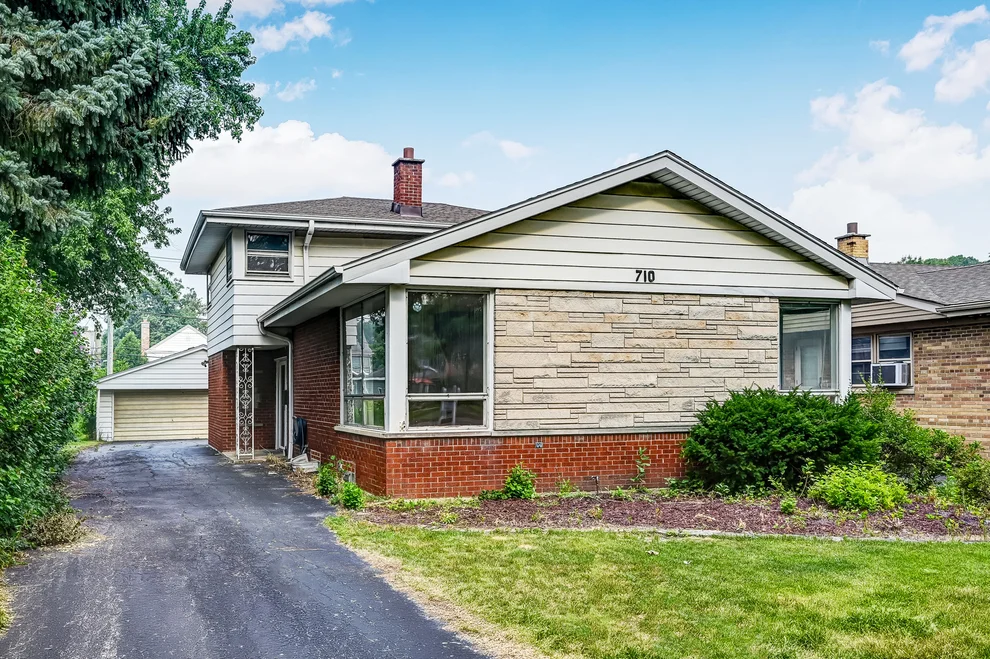Unit for sale at 710 S La Grange Road, La Grange, IL 60525