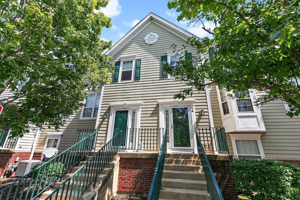 Unit for sale at 1095 VILLAGE CENTER Parkway, Aurora, IL 60506
