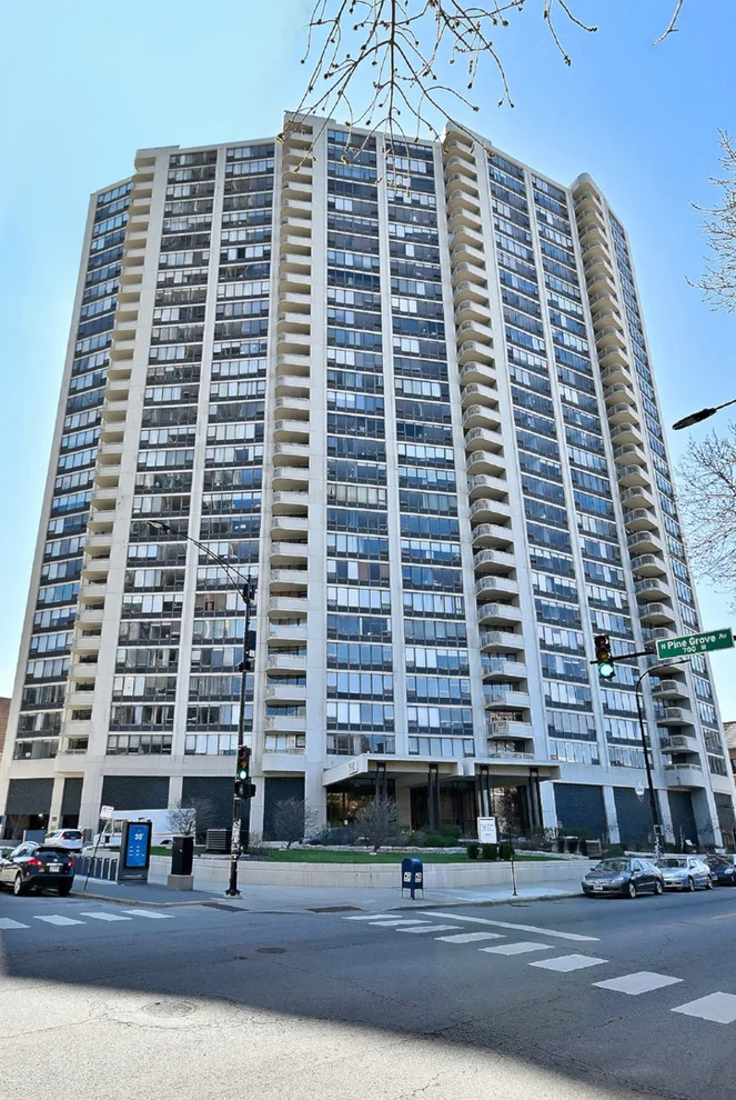 Unit for sale at 3930 N Pine Grove Avenue, Chicago, IL 60613
