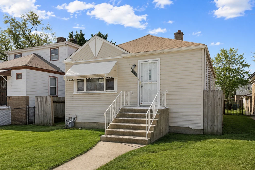 Unit for sale at 12338 S Elizabeth Street, Calumet Park, IL 60827