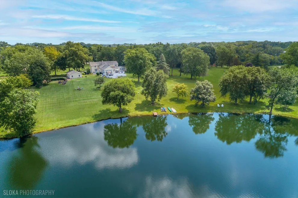 Unit for sale at 62 Dundee Lane, Barrington Hills, IL 60010
