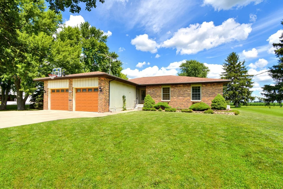 Unit for sale at 305 N Vermillion Street, Lexington, IL 61753
