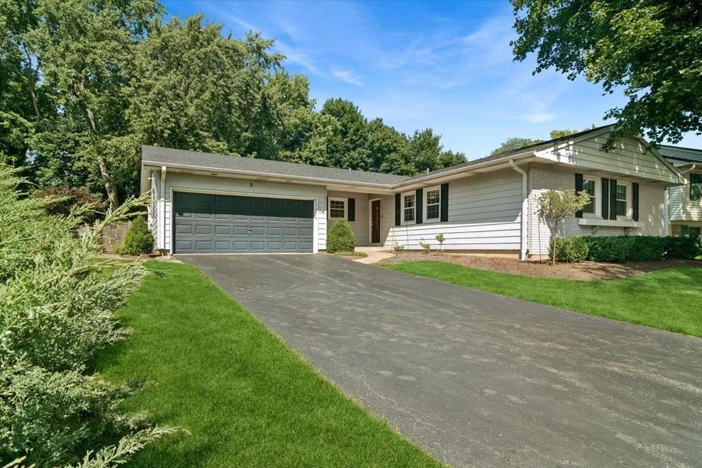 Unit for sale at 3 Whitehall Court, Buffalo Grove, IL 60089