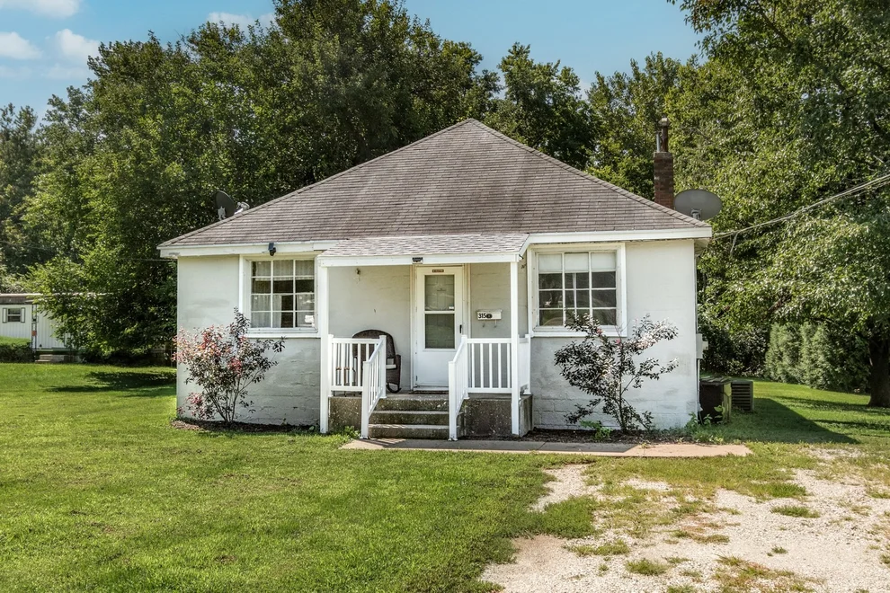 Unit for sale at 315 W 3rd Street, Streator, IL 61364