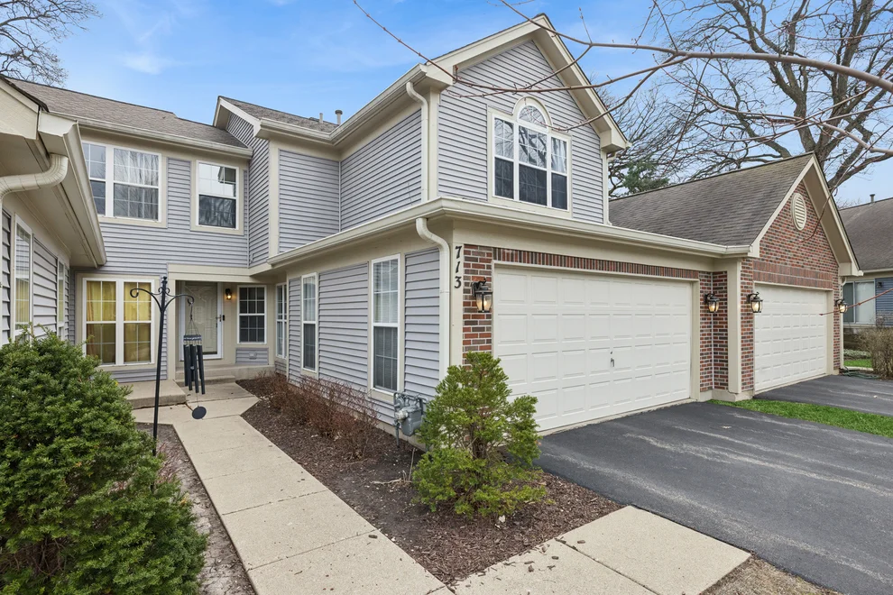 Unit for sale at 713 Bent Ridge Lane, Elgin, IL 60120