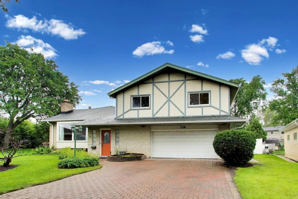 Unit for sale at 801 E Golfview Drive, Mount Prospect, IL 60056