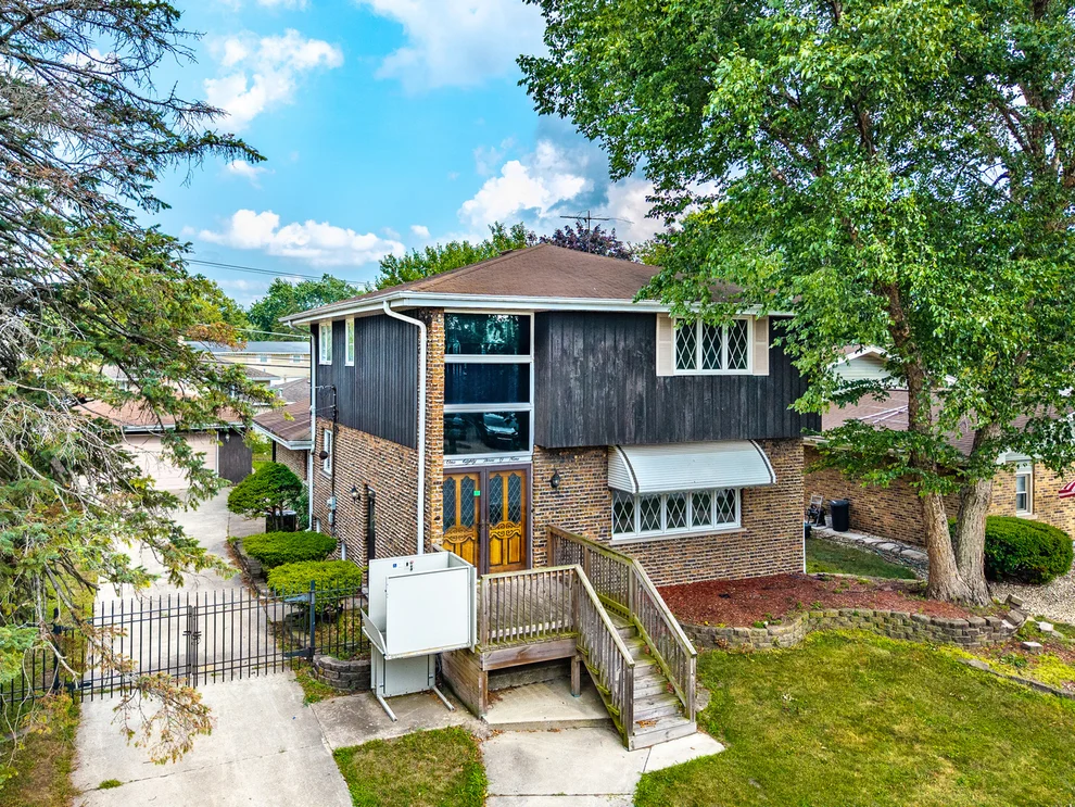 Unit for sale at 18309 Bock Road, Lansing, IL 60438