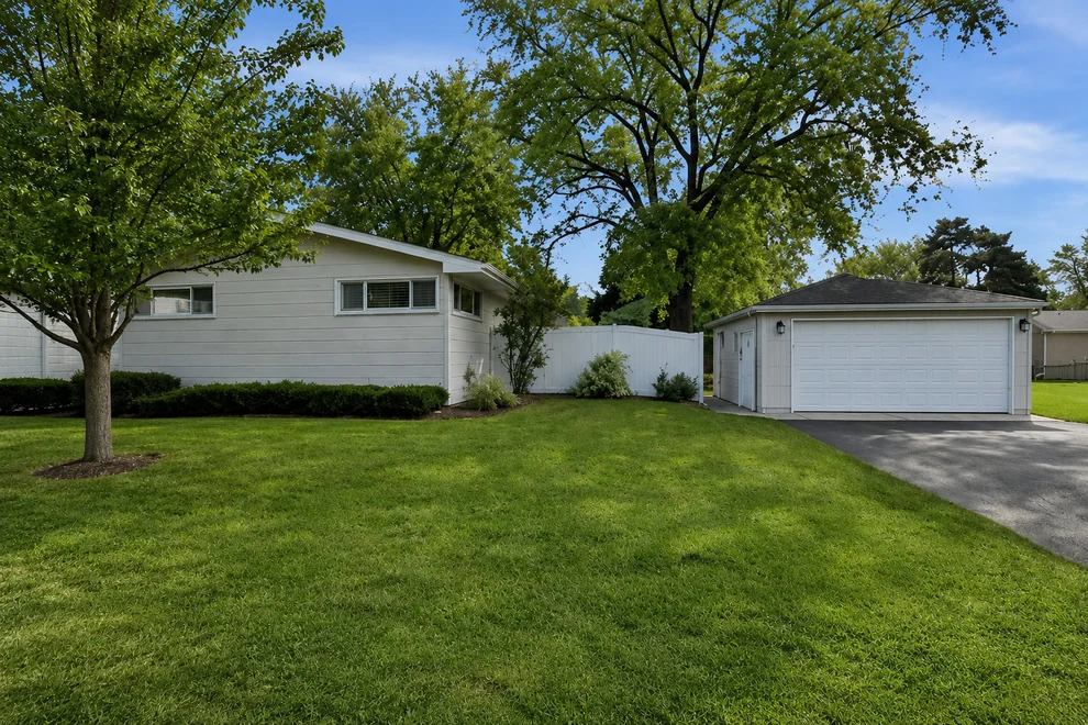 Unit for sale at 79 S Heather Drive, Crystal Lake, IL 60014