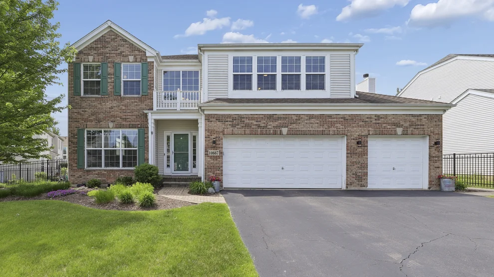Unit for sale at 10667 Santa Fe Trail, Huntley, IL 60142