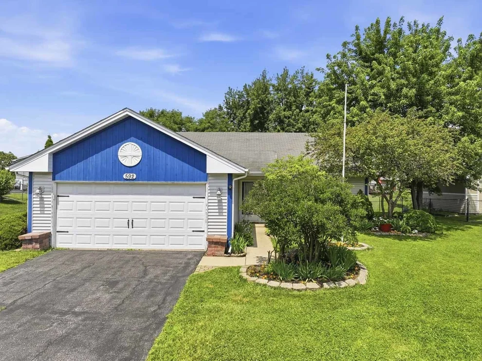 Unit for sale at 592 Bluff Street, Carol Stream, IL 60188