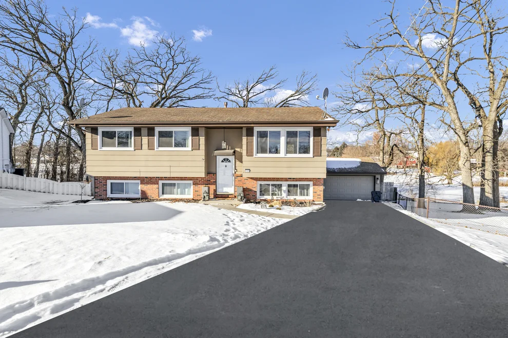 Unit for sale at 1809 Maplewood Court, Lindenhurst, IL 60046