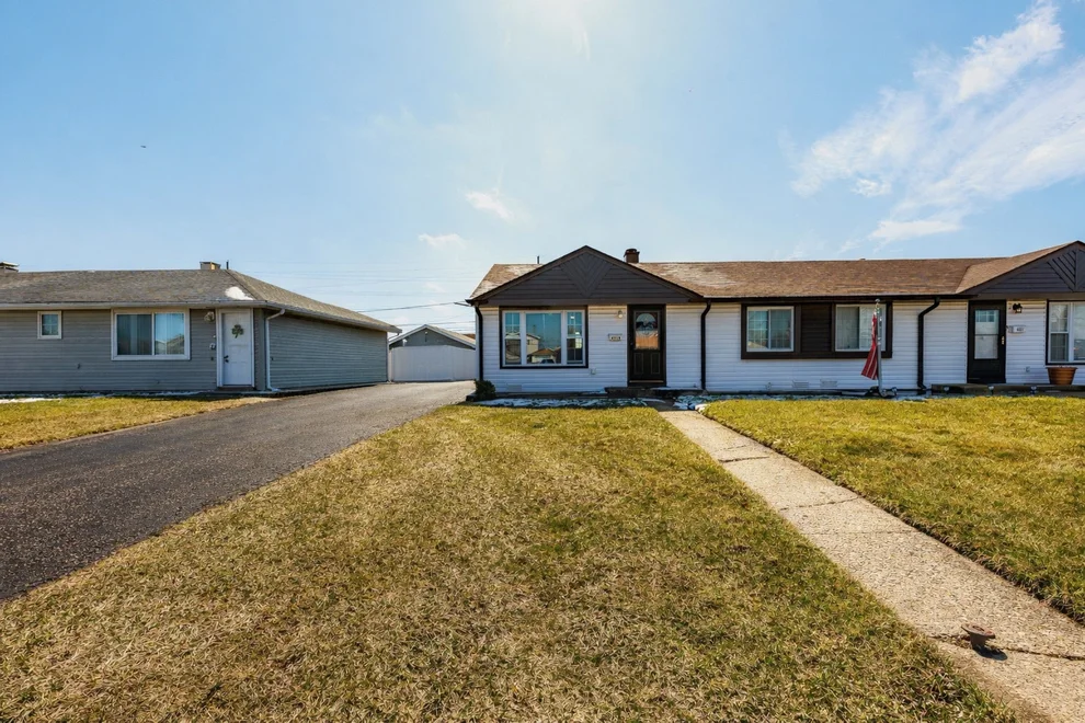 Unit for sale at 4519 W 90th Place, Hometown, IL 60456