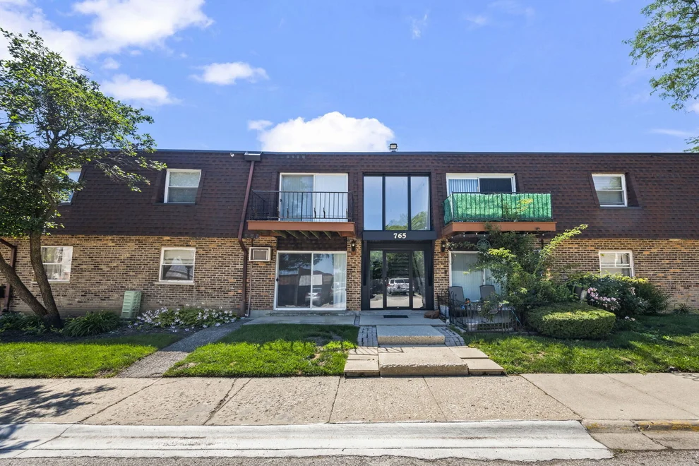 Unit for sale at 765 GROVE Drive, Buffalo Grove, IL 60089