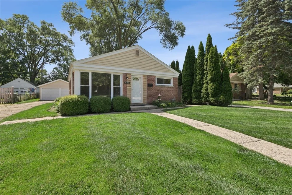 Unit for sale at 837 Lange Street, Mundelein, IL 60060