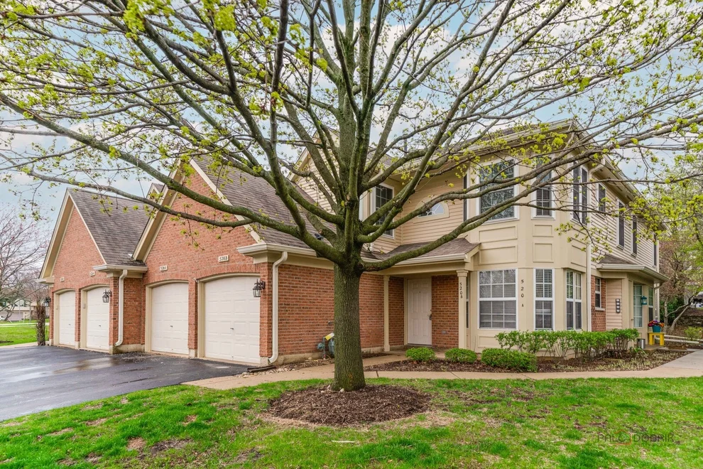 Unit for sale at 520 Palm Court, Crystal Lake, IL 60014