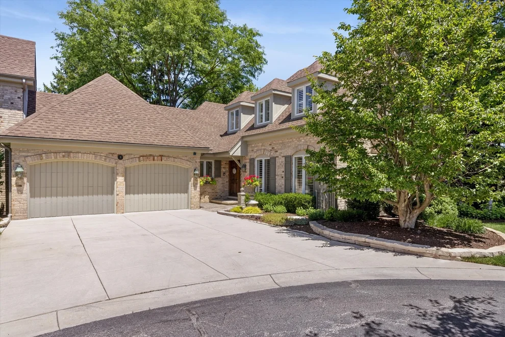 Unit for sale at 9 Tartan Road, Burr Ridge, IL 60527