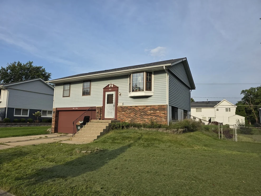 Unit for sale at 905 Sunnydale Boulevard, Streamwood, IL 60107
