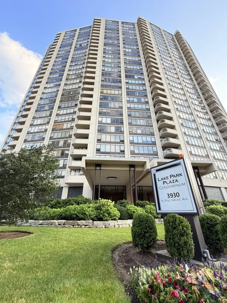 Unit for sale at 3930 N Pine Grove Avenue, Chicago, IL 60613