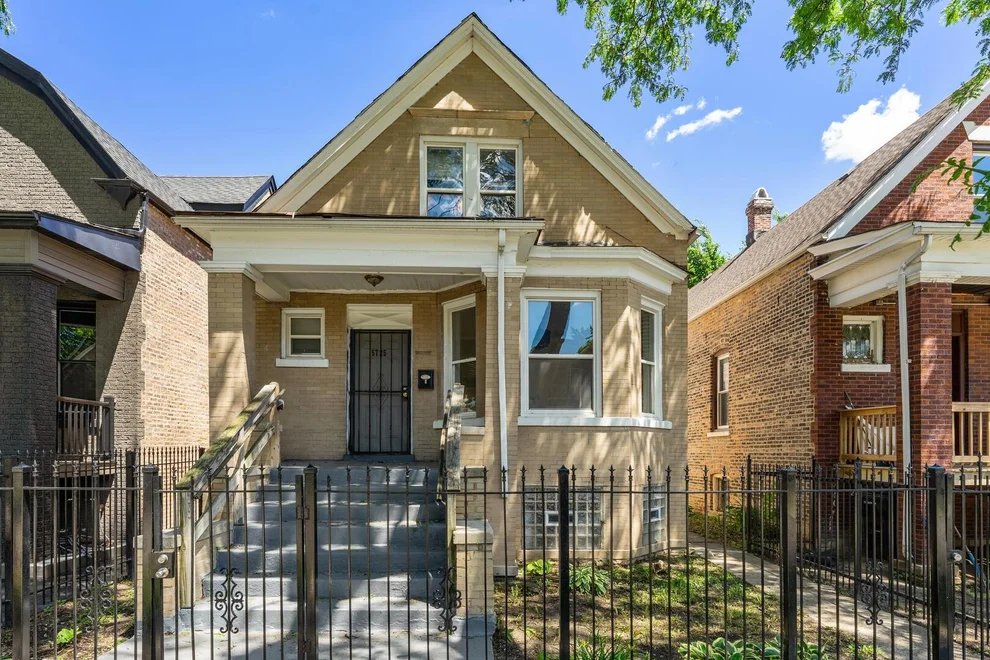 Unit for sale at 5725 S Wolcott Avenue, Chicago, IL 60636