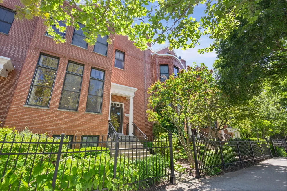 Unit for sale at 2064 Valor Court, Glenview, IL 60026