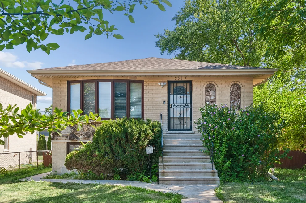 Unit for sale at 7017 W Jarvis Avenue, Niles, IL 60714