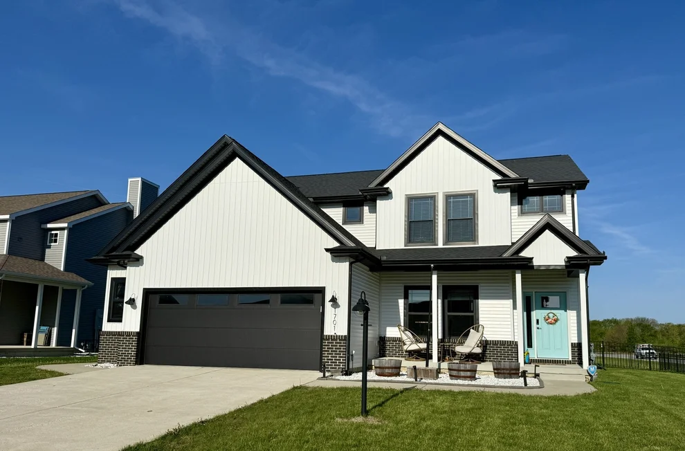 Unit for sale at 1701 Littlefield Lane, Mahomet, IL 61853